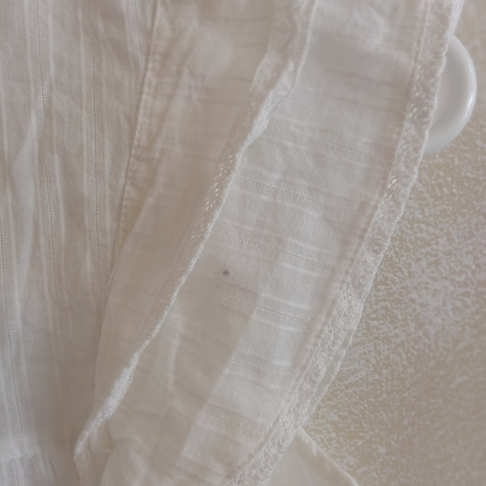 Size SP Kut from the Kloth White Flutter Sleeve Ruffle Lace Top Blouse NWT - Picture 4 of 7